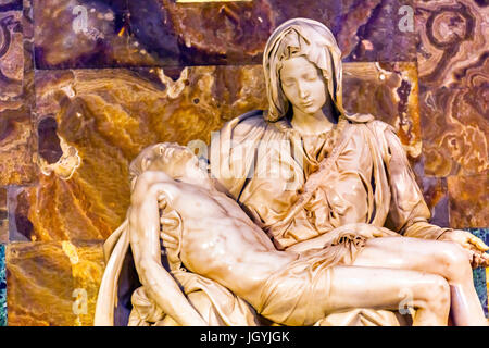 Michaelangelo Pieta Mary Madonna Jesus Sculpture Close Up Vatican Rome Italy Stock Photo