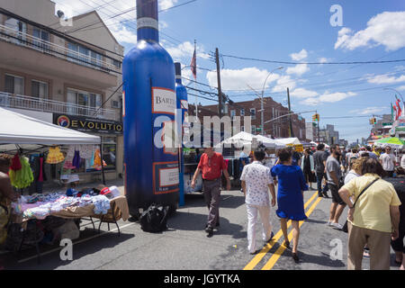 Crowds of people at a street fair in the Astoria neighborhood in Queens in New York on Sunday, July 9, 2017. (© Richard B. Levine) Stock Photo