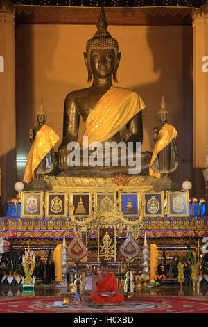 Buddha. Bhumisparsha-Mždra. The three Phra Ong Teu Buddhas. Vat Ong Teu. Wat Ong Teu Mahawihan. Vientiane. Laos. Stock Photo