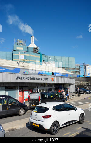 Warrington Bank Quay station on the main West Coast rail network. Situated on the London - Glasgow / Edinburgh line. Unilever soap works in the backgr Stock Photo