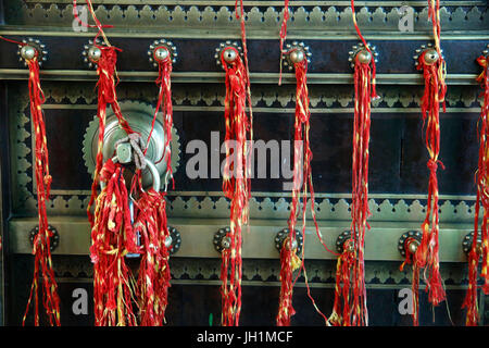 Ajmer Sharif dargah, Rajasthan. Niya threads (prayer intentions) on a door of the shrine. India. Stock Photo