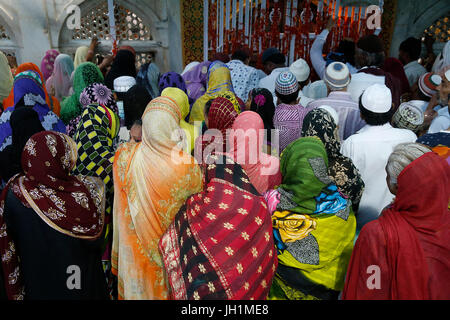 Ajmer Sharif dargah, Rajasthan. Women praying outside the main shrine. India. Stock Photo