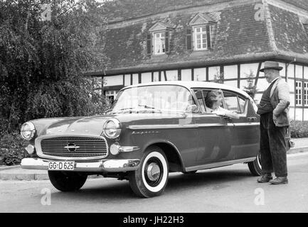 grau/weiss Opel Kapitän 1958 