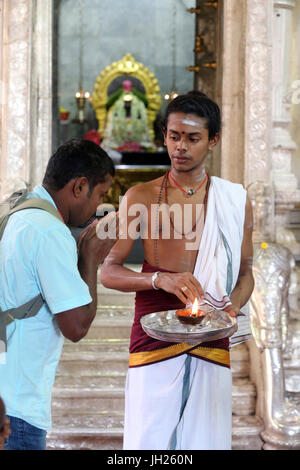 Sri Veeramakaliamman Hindu Temple.  Hindu Brahmin priest.   Singapore. Stock Photo