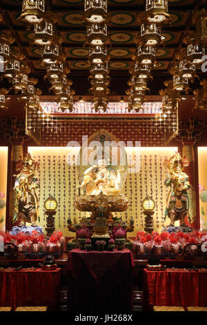 Buddha Tooth Relic Temple in Chinatown. Buddha Bodhisattva Cintamanicakra Avalokitesvara statue.  Singapore. Stock Photo