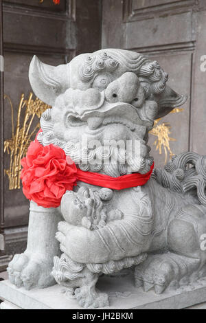 Taoist temple. Nghia An Hoi Quan pagoda.  Imperial guardian lion. Ho Chi Minh City. Vietnam. Stock Photo