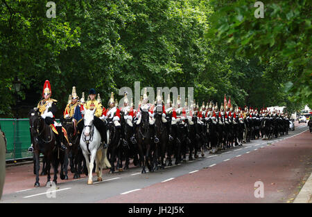 London, UK. 12th Jul, 2017. The Household Cavalry make their way along Constitution Hill before The Kings Troop Royal Horse Artillery fired a 41 gun salute in Green Park for the State visit to UK by King Felipe of Spain, with his wife Queen Letizia in London, July 12, 2017 State visit to UK by King Felipe of Spain, London, July 12, 2017 Credit: Paul Marriott/Alamy Live News Stock Photo