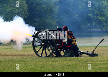 London, UK. 12th Jul, 2017. The Kings Troop Royal Horse Artillery fired a 41 gun salute in Green Park for the State visit to UK by King Felipe of Spain, with his wife Queen Letizia in London, July 12, 2017 State visit to UK by King Felipe of Spain, London, July 12, 2017 Credit: Paul Marriott/Alamy Live News Stock Photo