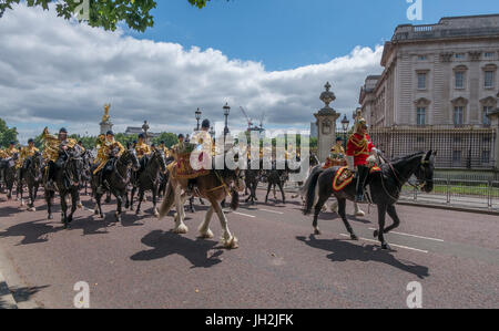 Constitution Hill, London, UK. 12th July, 2017. Mounted Band of the Household Cavalry ride up Constitution Hill back to stables and barracks after the Spanish Royal Family arrive at Buckingham Palace for the State Visit. Credit: Malcolm Park/Alamy Live News. Stock Photo