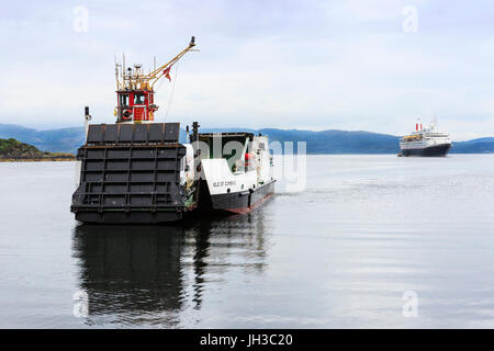 MV Isle of Cumbrae,  Ro Ro car ferry owned by Caledonian MacBrayne sailing loaded in Loch Fyne from Portavadie to Tarbert, with the Fred Olsen cruise  Stock Photo