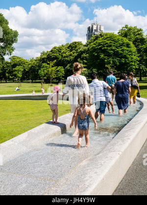People Enjoying Sunshine, Princess Diana Memorial Fountain, Hyde Park, London, England Stock Photo