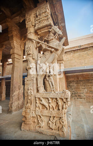 Sculpture on the outside of the Hall of 1000 Pillars at Sri Ranganathaswamy Hindu Temple at Srirangam in Tiruchirapalli in the Tamil Nadu region Stock Photo