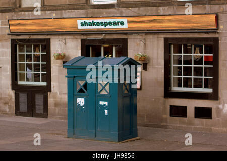 Edinburgh police box telephone Tardis  mot converted opposite Shakespeare pub facing usher hall Stock Photo