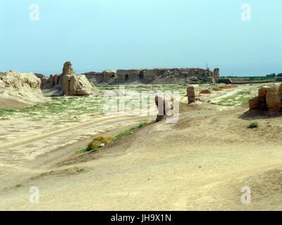 Turpan, China. 13th Jul, 2017. Gaochang, also known as Kocho or ''King City'', is the site of an ancient oasis city built on the northern rim of the inhospitable Taklamakan Desert in Xinjiang, China. Ancient Gaochang City, built in the 1st century BC, served long as a busy important trading center, and a stopping point for merchant traders traveling on the Silk Road. It was burnt down in wars in the 14th century. Old palace ruins inside and outside the city, located 30 km southeast of modern Turpan, can still be seen today. Credit: ZUMA Press, Inc./Alamy Live News Stock Photo