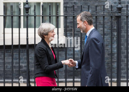London, UK. 13th July 2017. The King of Spain, Felipe VI, meets British Prime Minister Theresa May at 10 Downing Street as the King and Queen of Spain pay a state visit to the United Kingdom. Credit: Wiktor Szymanowicz/Alamy Live News Stock Photo