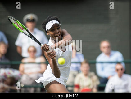 Wimbledon, London, UK. 13th July, 2017. The Wimbledon Tennis Championships 2017 held at The All England Lawn Tennis and Croquet Club, London, England, UK. LADIES' SINGLES - SEMI-FINALS Venus Williams (USA) [10] v Johanna Konta (GBR) [6] Pictured:- Venus Williams. Credit: Duncan Grove/Alamy Live News Stock Photo