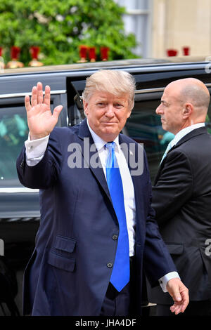 Paris, France. 13th July, 2017. U.S. President Donald Trump (L) waves as he arrives at the Elysees Palace in Paris, France, on July 13, 2017. U.S. President Donald Trump arrived in Paris on Thursday morning in a diplomatic move to soften divergence with France over climate change and trade liberalization by seeking common ground on security and fight against terrorism. Credit: Chen Yichen/Xinhua/Alamy Live News Stock Photo