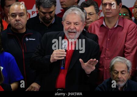 Sao Paulo, Brazil. 13th Jul, 2017. Former President of Brazil, Luis Inacio Lula da Silva speaks to supporters a day after being sentenced to prison at Workers Party Headquarters on July 13, 2017 in Sao Paulo, Brazil. Da Silva received a sentence of nine years with six months of prison after being found guilty of corruption and money laundering in the case 'Triplex'. Credit: Brazil Photo Press/Alamy Live News Stock Photo