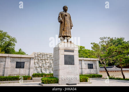 Statue of the Patriot Wolnam Lee Sang-Jae at the Jongmyo Park on Jun 17, 2017 in Seoul, South Korea - Tour destination Stock Photo