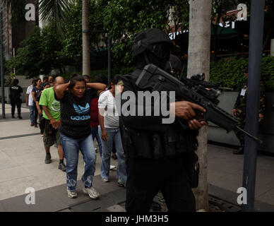 Philippines. 14th July, 2017. SWAT members escort mock victims of a terrorist attack during an anti-terrorism drill in Pasig City, east of Manila, Philippines on Friday, July 14, 2017. The local government of Pasig City held its first anti-terrorism drill to showcase its capabilities in the event of a terrorist attack in the city. Credit: Richard James M. Mendoza/Pacific Press/Alamy Live News Stock Photo