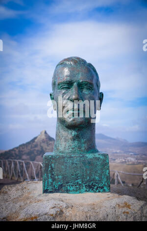 Bronze statue of the artist Francisco José Peile Da Costa Maya at the view point of Miradouro das Flores, Porto Santo Island, Madeira, Portugal Stock Photo