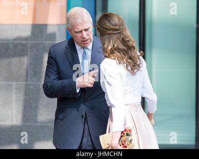 London, United Kingdom Of Great Britain And Northern Ireland. 14th July, 2017. Queen Letizia of Spain and Duke of York during their visit to the Francis Crick Institute. London, UK. 14/07/2017 | usage worldwide Credit: dpa/Alamy Live News Stock Photo