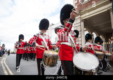 Windsor, UK. 14th July, 2017. Tourists watch the 1st Battalion of the Irish Guards and the Irish Guards Band perform Changing of the Guard duties at Windsor Castle. According to the Office for National Statistics (ONS), the number of tourists visiting the UK in the first three months of 2017 rose by 21.1% as a result of the weakness of the pound. Credit: Mark Kerrison/Alamy Live News Stock Photo