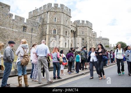 Windsor, UK. 14th July, 2017. Tourists queue to enter Windsor Castle. According to the Office for National Statistics (ONS), the number of tourists visiting the UK in the first three months of 2017 rose by 21.1% as a result of the weakness of the pound. Credit: Mark Kerrison/Alamy Live News Stock Photo