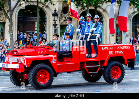 Paris, France. 14 Juy 17. French Military and Police put on a strong display on Bastille Day parade. Credit: Samantha Ohlsen/Alamy Live News Stock Photo