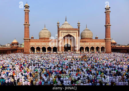 Crowd of lots of Muslim people praying namaz on occasion of  Eid-Al-Fitr at old Delhi Mosque jama masjid Stock Photo