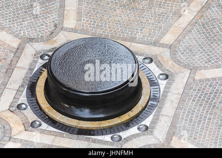 detail of a courtyard with a round fountain on the upper west side of manhattan. Stock Photo
