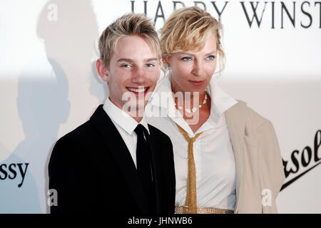 CAP D'ANTIBES, FRANCE - MAY 25: Levon Roan Thurman-Hawke and Uma Thurman arrive at the amfAR Gala Cannes 2017 on May 25, 2017 in Cap d'Antibes, France Stock Photo
