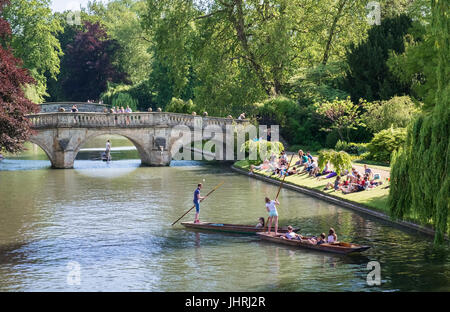Punting on the River Cam on a sunny summer day, Cambridge, Cambridgeshire, England UK