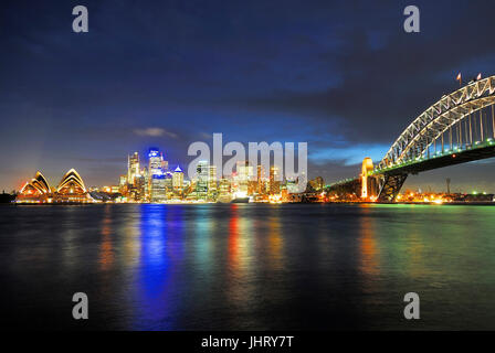 'Skyline of Sydney with Sydney opuses and Harbour bridge during the blue hour, Sydney, New South Wales, Australia; February ', Skyline von Sydney mit  Stock Photo