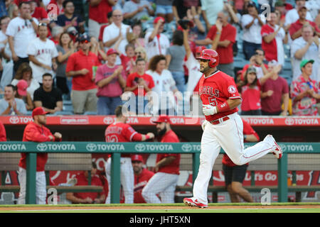 Fans cheer for the Los Angeles Angels and two-way player Shohei Ohtani  during a game against the Seattle Mariners on Sept. 26, 2021, at Angel  Stadium in Anaheim, California. (Kyodo)==Kyodo Photo via