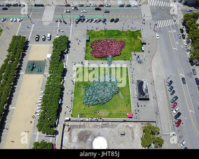 San Francisco, USA. 15th July, 2017. Participants form a lotus flower in San Francisco, the United States, on July 15, 2017. The event was organized by the Asian Art Museum in an effort to earn the Guinness World Record title for the largest human flower. Credit: Asian Art Museum/Xinhua/Alamy Live News Stock Photo