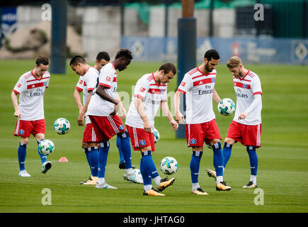 Hamburg, Germany. 16th July, 2017. Aaron Hunt (R-L), Mergim Mavraj and Vasilije Janjicic of the German Bundesliga Team Hamburger SV train in Hamburg, Germany, 16 July 2017. Photo: Markus Scholz/dpa/Alamy Live News Stock Photo