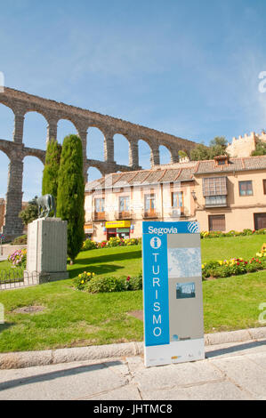 Tourist sign and Roman Aqueduct. Segovia, Castilla Leon, Spain. Stock Photo