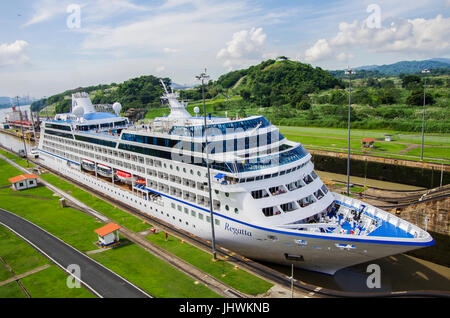 The MS Regatta Cruise ship of the Oceania Cruises in the Panama Canal ...