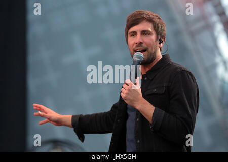 Berlin, 25th May 2017. German singer Max Giesinger performs live at the Brandenburg Gate as part of the cultural program during the 36th German Protestant Church Congress 2017 in Berlin, Germany Stock Photo