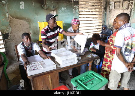Brazzaville, Congo. 16th July, 2017. People take part in voting at a polling station in Bacongo of Brazzaville, Congo, July 16, 2017. Congo held parliament elections on Sunday. Credit: Wang Songyu/Xinhua/Alamy Live News Stock Photo