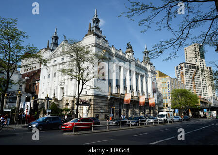 Berlin, Germany. 17th July, 2017. View of the 'Theatre of the West' in Berlin, Germany, 17 July 2017. Photo: Jens Kalaene/dpa-Zentralbild/ZB/dpa/Alamy Live News Stock Photo