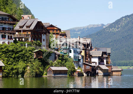 Houses on the shore of the Hallst?tter lake, Hallstatt, salt chamber property, Upper Austria, Austria - city of Hallstatt At brine Hallstatt, salt cha Stock Photo