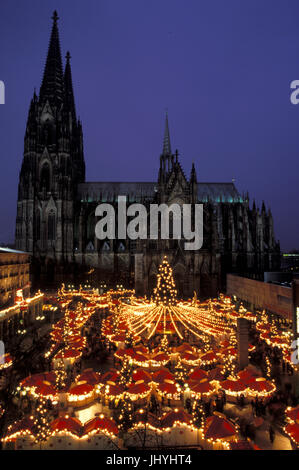 Europe, Germany, Cologne, the Christmas market at the Roncalliplatz in front of the cathedral Stock Photo