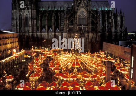 Europe, Germany, Cologne, the Christmas market at the Roncalliplatz in front of the cathedral Stock Photo