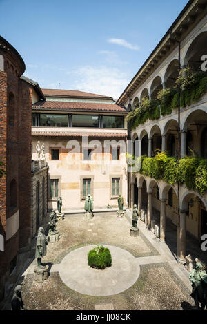 Milan. Italy. Inner courtyard of the Palazzo dell'Ambrosiana, home to the Pinacoteca Ambrosiana and Biblioteca Ambrosiana. Stock Photo