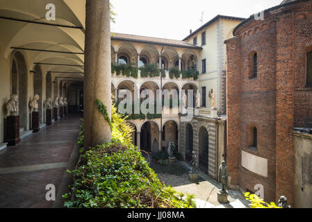 Milan. Italy. Inner courtyard of the Palazzo dell'Ambrosiana, home to the Pinacoteca Ambrosiana and Biblioteca Ambrosiana. Stock Photo