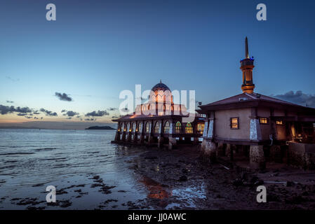 masjid al hussain a floating mosque extends over the Straits of Malacca in evening at kuala perlis, malaysia Stock Photo