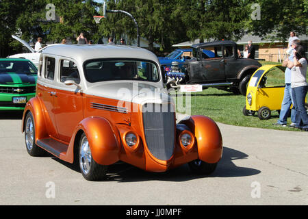 Auto- 1935 Plymouth PJ 4 Door Sedan. Customized Hot Rod. Beavercreek Popcorn Festival Car Show. Beavercreek Popcorn Festival, Beavercreek, Dayton, Ohi Stock Photo