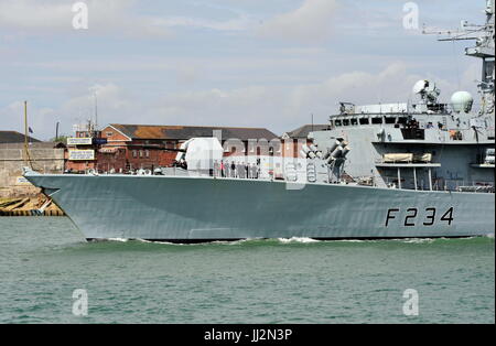 AJAXNETPHOTO. 6TH JULY, 2015. PORTSMOUTH, ENGLAND. - TYPE 23 DEPARTS - HMS IRON DUKE LEAVING HARBOUR. PHOTO:TONY HOLLAND/AJAX REF:DTH150607 38690 Stock Photo